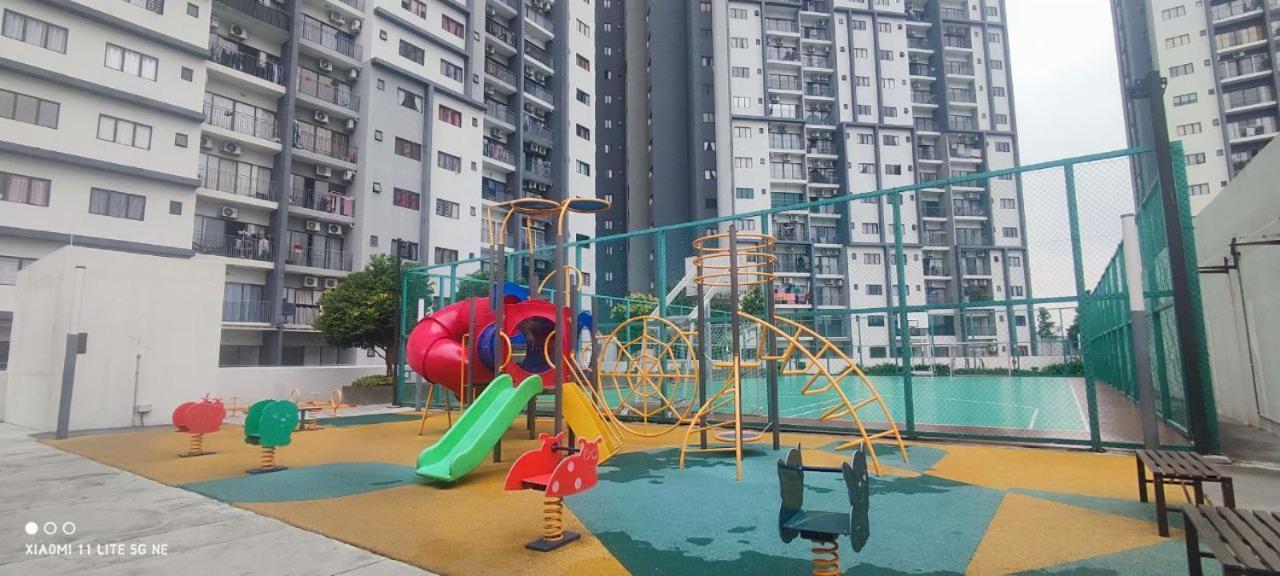 Rf Homestay Nilai Exterior foto