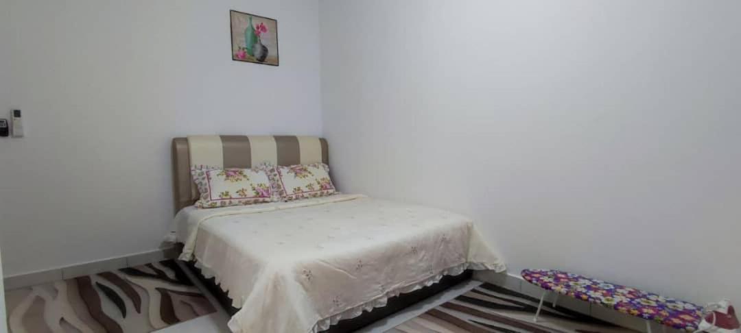 Rf Homestay Nilai Exterior foto