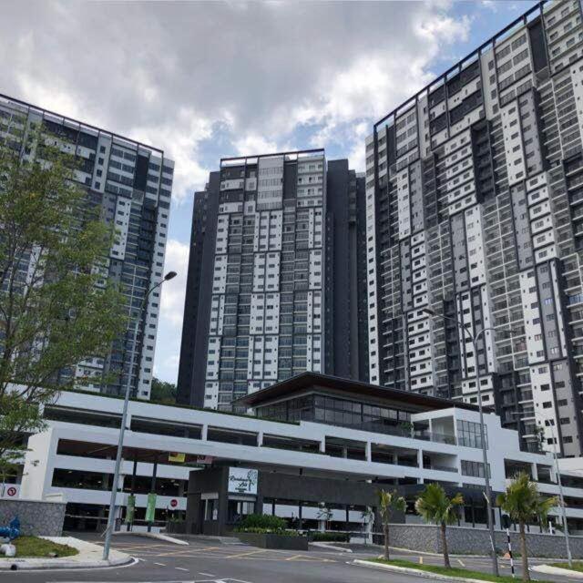 Rf Homestay Nilai Exterior foto