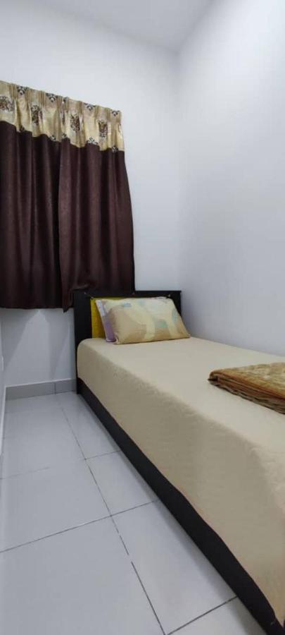 Rf Homestay Nilai Exterior foto